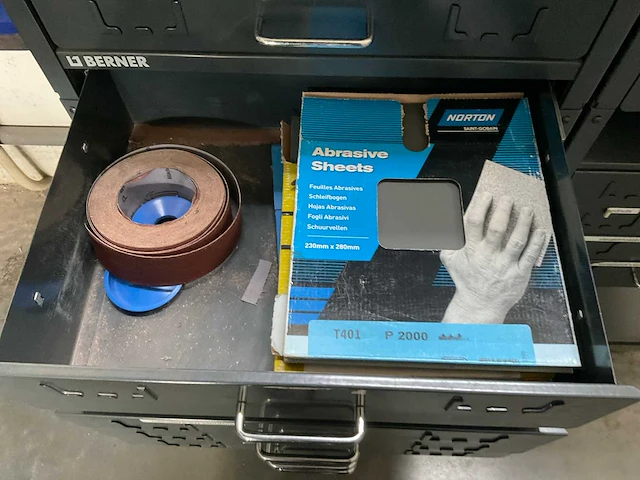 Berner meubel met bevestigingsmateriaal voor campers - afbeelding 7 van  31
