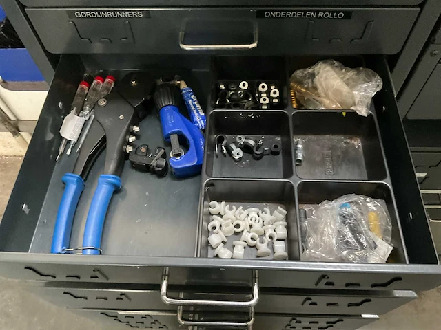 Berner meubel met bevestigingsmateriaal voor campers - afbeelding 8 van  31
