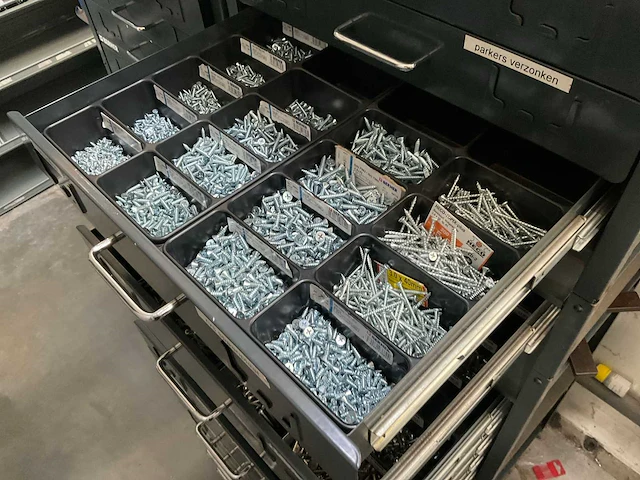 Berner meubel met bevestigingsmateriaal voor campers - afbeelding 18 van  31