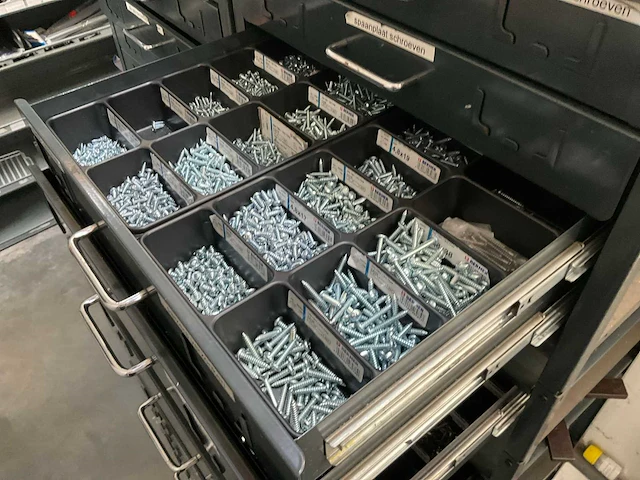 Berner meubel met bevestigingsmateriaal voor campers - afbeelding 19 van  31