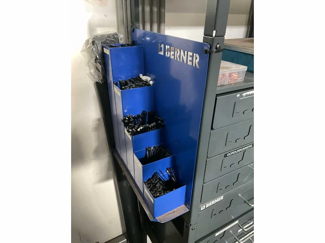 Berner meubel met bevestigingsmateriaal voor campers - afbeelding 28 van  31