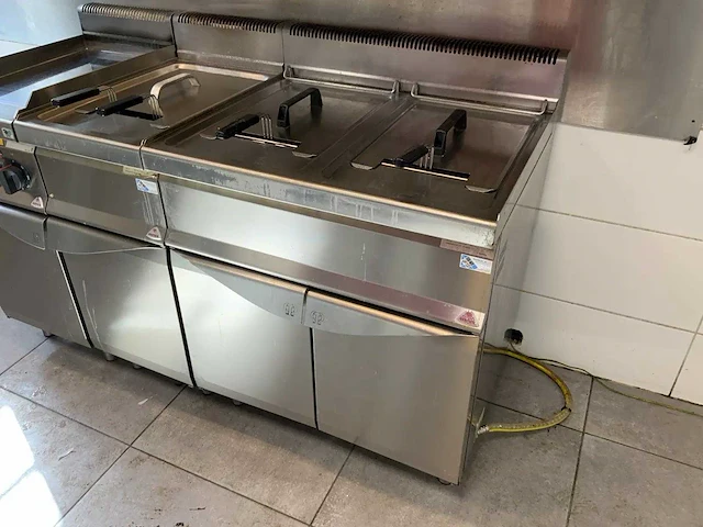 Berto's - gl20+20m - dubbele friteuse - afbeelding 1 van  9