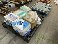 Beschermde wegwerp kleding - afbeelding 1 van  6