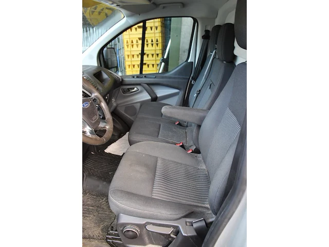 Bestelwagen ford transit custom met kenteken v-795-g. kilometerstand 133.918. datum eerste tenaamstelling 1... - afbeelding 7 van  8