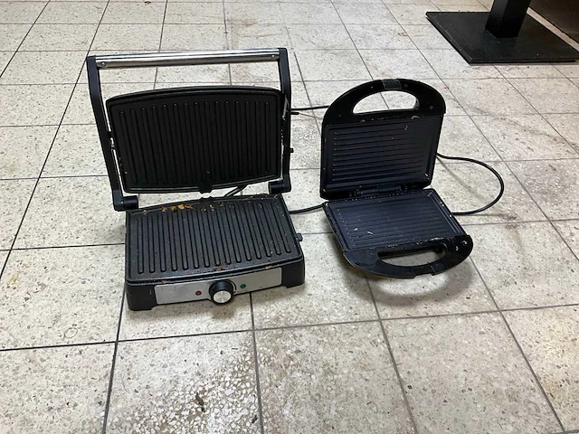 Bestron & tristar tosti ijzers (2x) - afbeelding 1 van  4