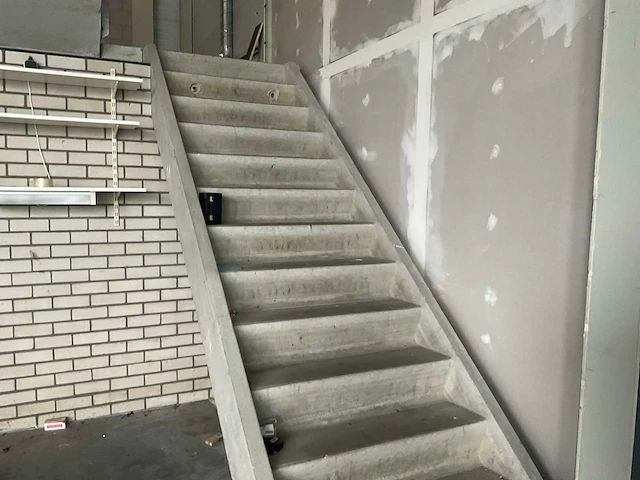 Beton betonnen trap 2 verdiepingen - afbeelding 3 van  18