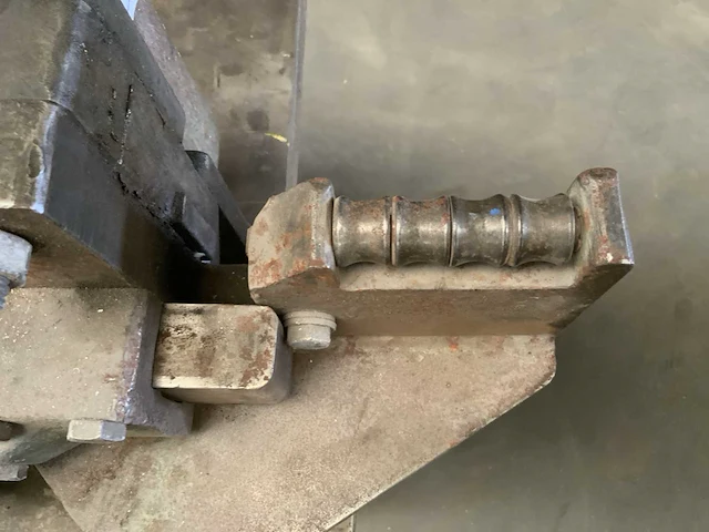 Beton staal knipmachine - afbeelding 6 van  8