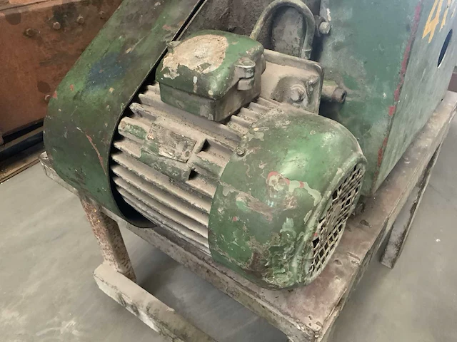 Beton staal knipmachine - afbeelding 7 van  8