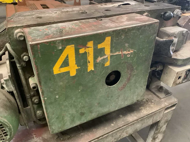 Beton staal knipmachine - afbeelding 8 van  8
