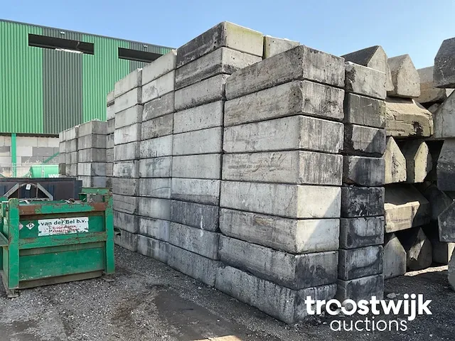 Betonblok - afbeelding 1 van  5