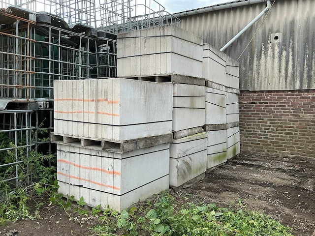 Betonblokken 175-300 breed - afbeelding 1 van  7
