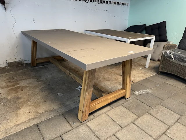 Betonlook tuintafel met acacia houten poten zwaar 250x100,5x78 cm buiten. - afbeelding 1 van  7