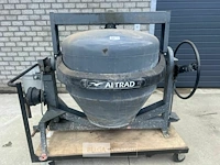 Betonmolen tractor - afbeelding 1 van  4