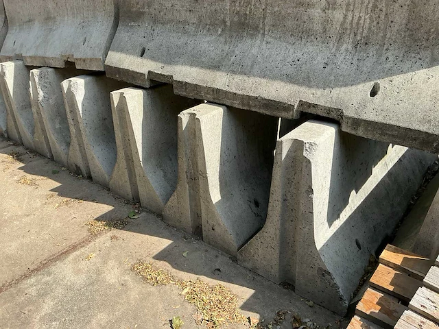 Betonnen afzetting (44,00 mtr) (ongebruikt) - afbeelding 2 van  18