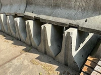 Betonnen afzetting (44,00 mtr) (ongebruikt) - afbeelding 2 van  18