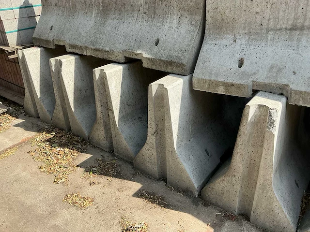 Betonnen afzetting (44,00 mtr) (ongebruikt) - afbeelding 3 van  18