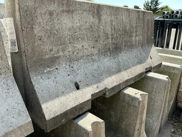 Betonnen afzetting (44,00 mtr) (ongebruikt) - afbeelding 7 van  18