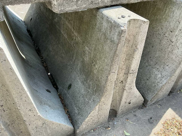 Betonnen afzetting (44,00 mtr) (ongebruikt) - afbeelding 9 van  18