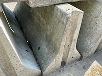 Betonnen afzetting (44,00 mtr) (ongebruikt) - afbeelding 9 van  18