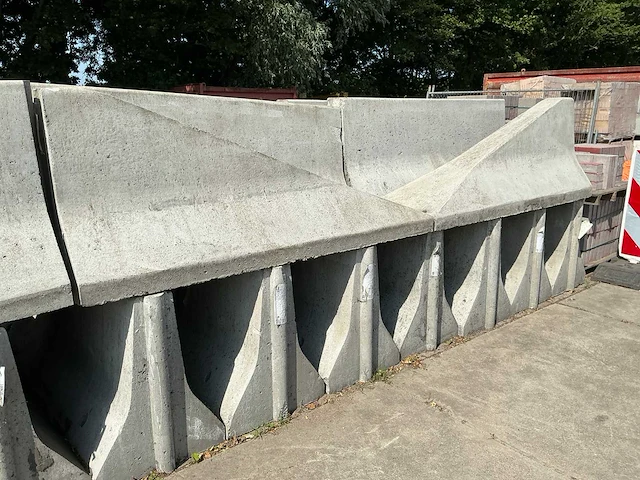 Betonnen afzetting (44,00 mtr) (ongebruikt) - afbeelding 11 van  18
