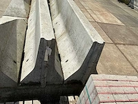 Betonnen afzetting (44,00 mtr) (ongebruikt) - afbeelding 12 van  18