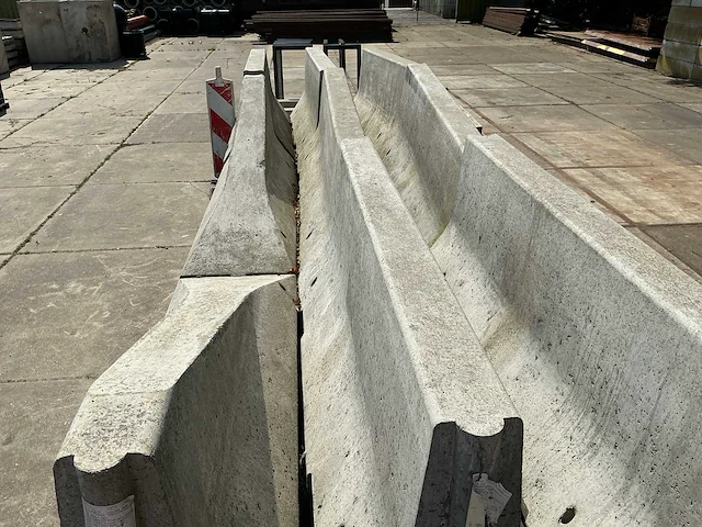 Betonnen afzetting (44,00 mtr) (ongebruikt) - afbeelding 13 van  18