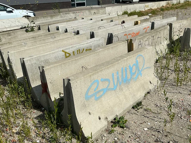 Betonnen afzetting (58,00 mtr) - afbeelding 1 van  15