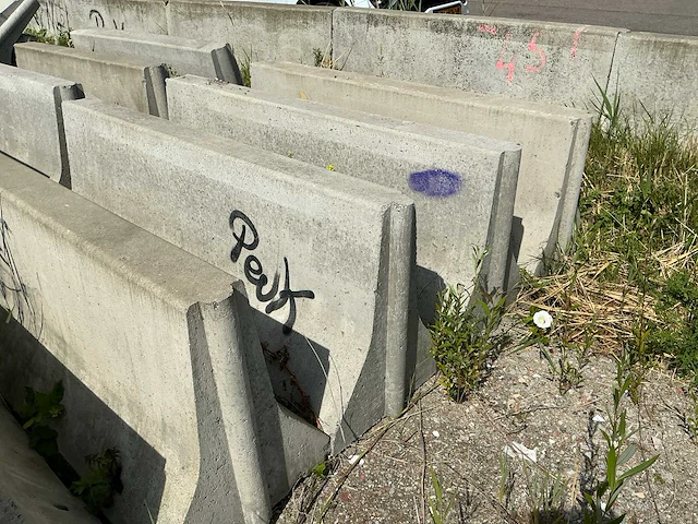 Betonnen afzetting (58,00 mtr) - afbeelding 13 van  15