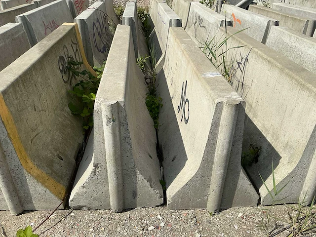 Betonnen afzetting (58,00 mtr) - afbeelding 14 van  15