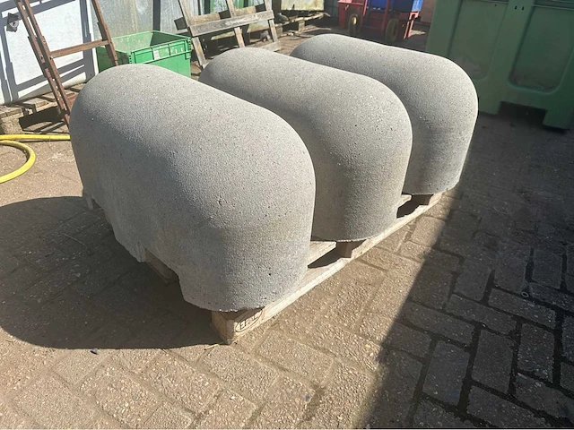 Betonnen biggen ruggen (5x) - afbeelding 2 van  3