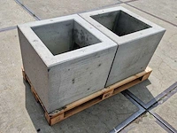 Betonnen bloembakken (2 stuks) - afbeelding 1 van  2