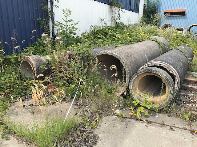 Betonnen buizen (30x) - afbeelding 1 van  10