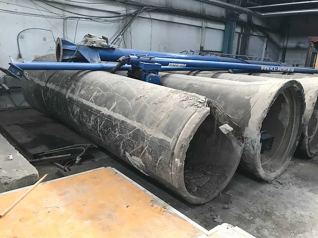 Betonnen buizen (5x) - afbeelding 1 van  5