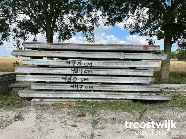 Betonnen kanaalplaat - afbeelding 2 van  7