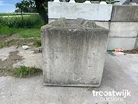 Betonnen ‘lego’ blok - afbeelding 4 van  4
