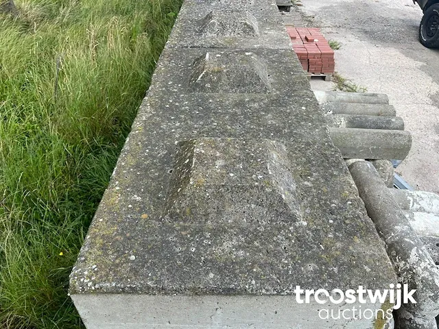 Betonnen ‘lego’ blok - afbeelding 4 van  8