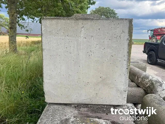 Betonnen ‘lego’ blok - afbeelding 7 van  8