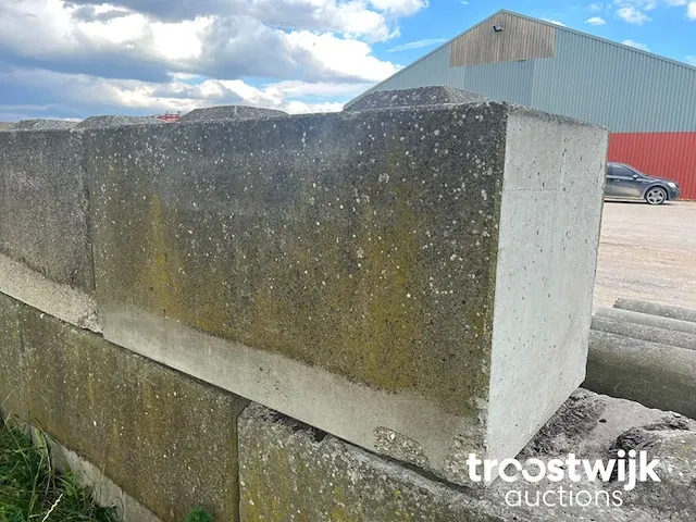 Betonnen ‘lego’ blok - afbeelding 8 van  8