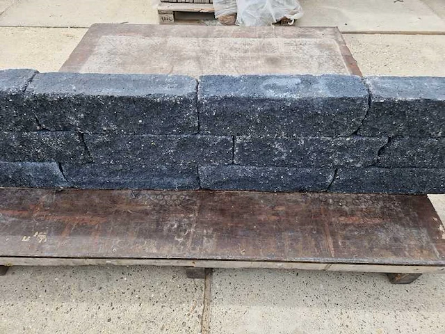 Betonnen muurblokken (ca. 156 stuks) - afbeelding 3 van  3