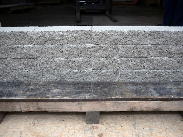 Betonnen muurblokken (ca. 900 stuks) - afbeelding 1 van  2