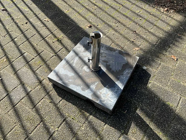 Betonnen parasolvoet - afbeelding 2 van  5