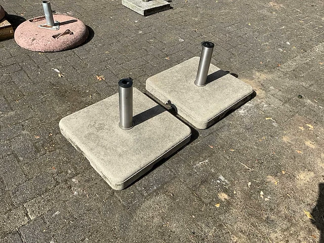 Betonnen parasolvoeten (2x) - afbeelding 1 van  6