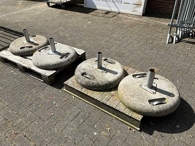 Betonnen parasolvoeten (4x) - afbeelding 1 van  6