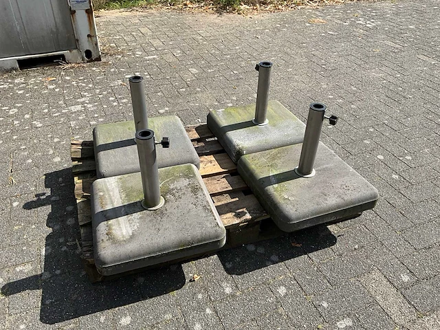 Betonnen parasolvoeten (4x) - afbeelding 1 van  5