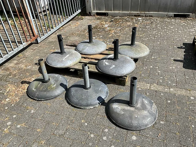 Betonnen parasolvoeten (7x) - afbeelding 1 van  7