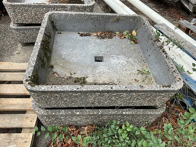Betonnen plantenbak 98x98x26cm (4x) - afbeelding 1 van  3