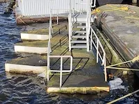 Betonnen ponton met trap - afbeelding 1 van  9