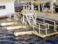 Betonnen ponton met trap - afbeelding 2 van  9