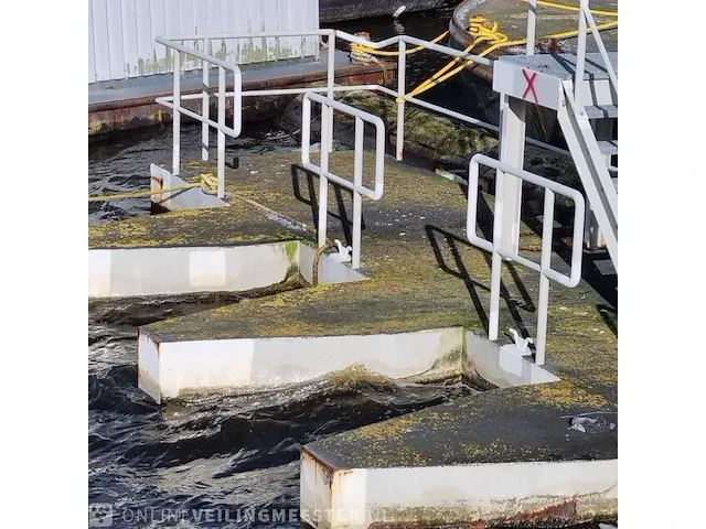 Betonnen ponton met trap - afbeelding 6 van  9