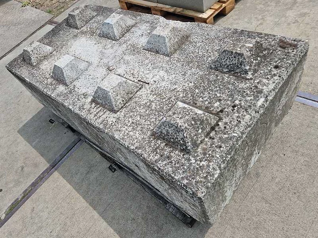Betonnen stapelblok (ca. 1 stuks) - afbeelding 1 van  4